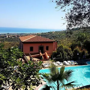 Alloggio per agriturismo Sant'elia Country Village, SantʼAgata di Militello